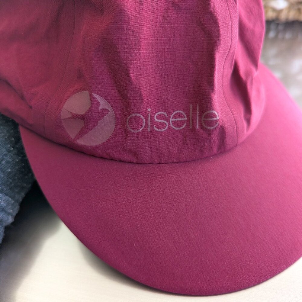 Oiselle Foldable Athletic Hat Cinch Closure Burgundy Maroon